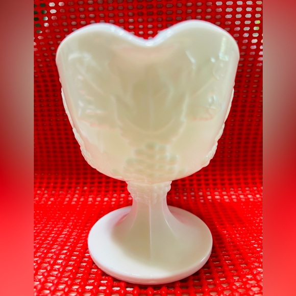 Vintage grape leaf creamer pitcher,mint condition. 4.25” tall. - Picture 4 of 6